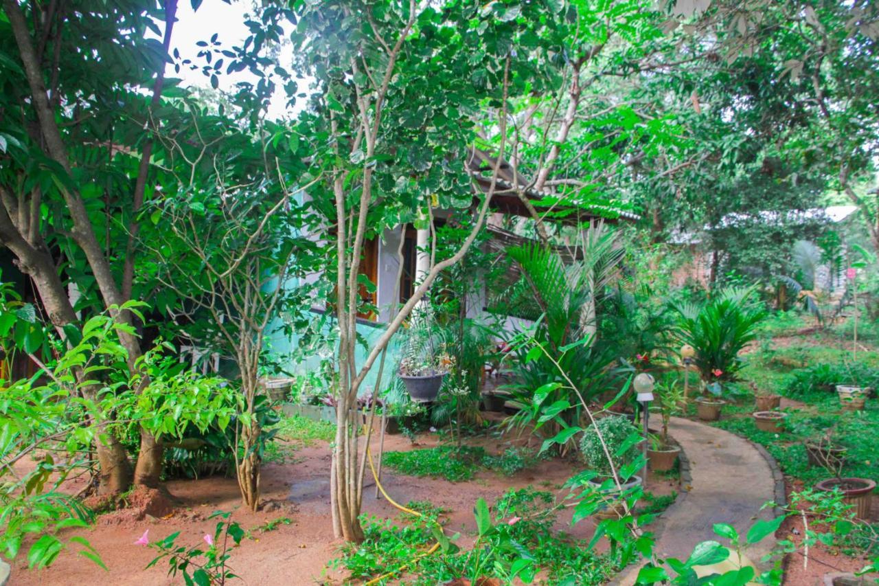 Manju Homestay Sigiriya Luaran gambar